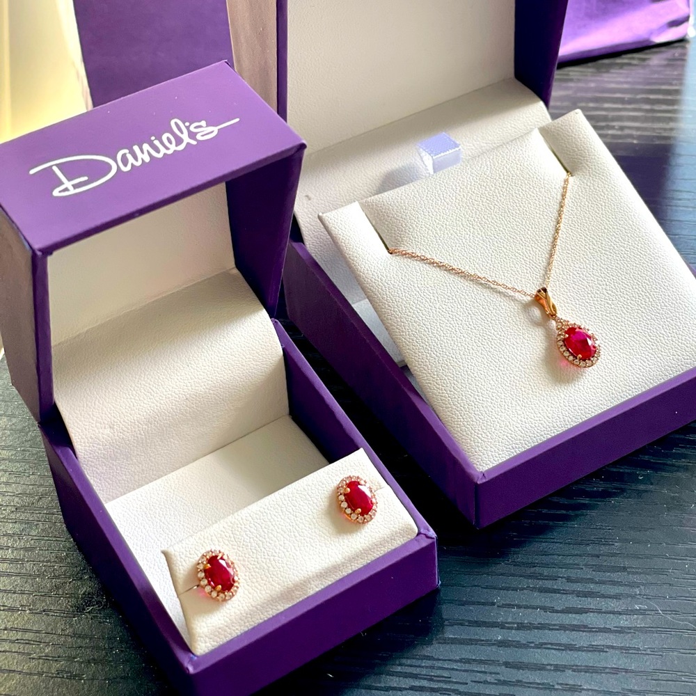 10KT Rose Gold Ruby Set
